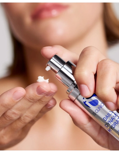 iS Clinical - Przeciwstarzeniowy krem nawilżający z technologią GeneXC Daily Dynamic Hydrator