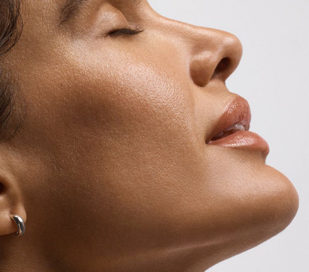 Letni makijaż: kosmetyki, które zapewnią komfort przy +30 °C